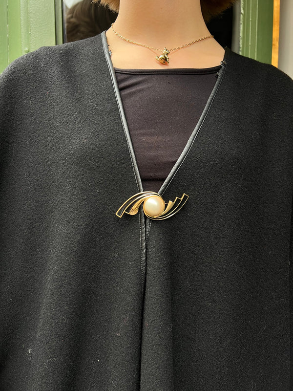 Vintage Goldtone Pearl Brooch