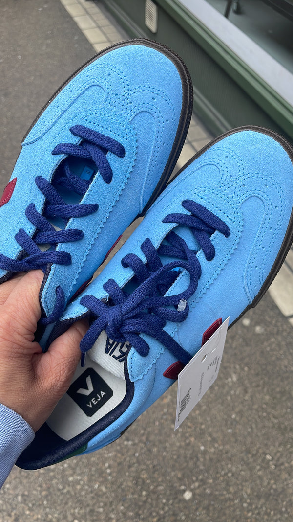 Light blue Veja - UK 6
