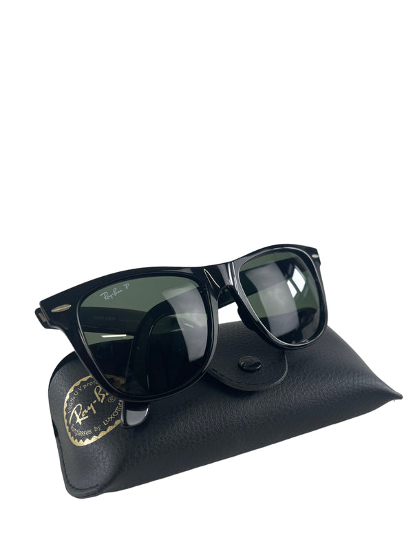 Raybans Black Wayfarer Sunglasses