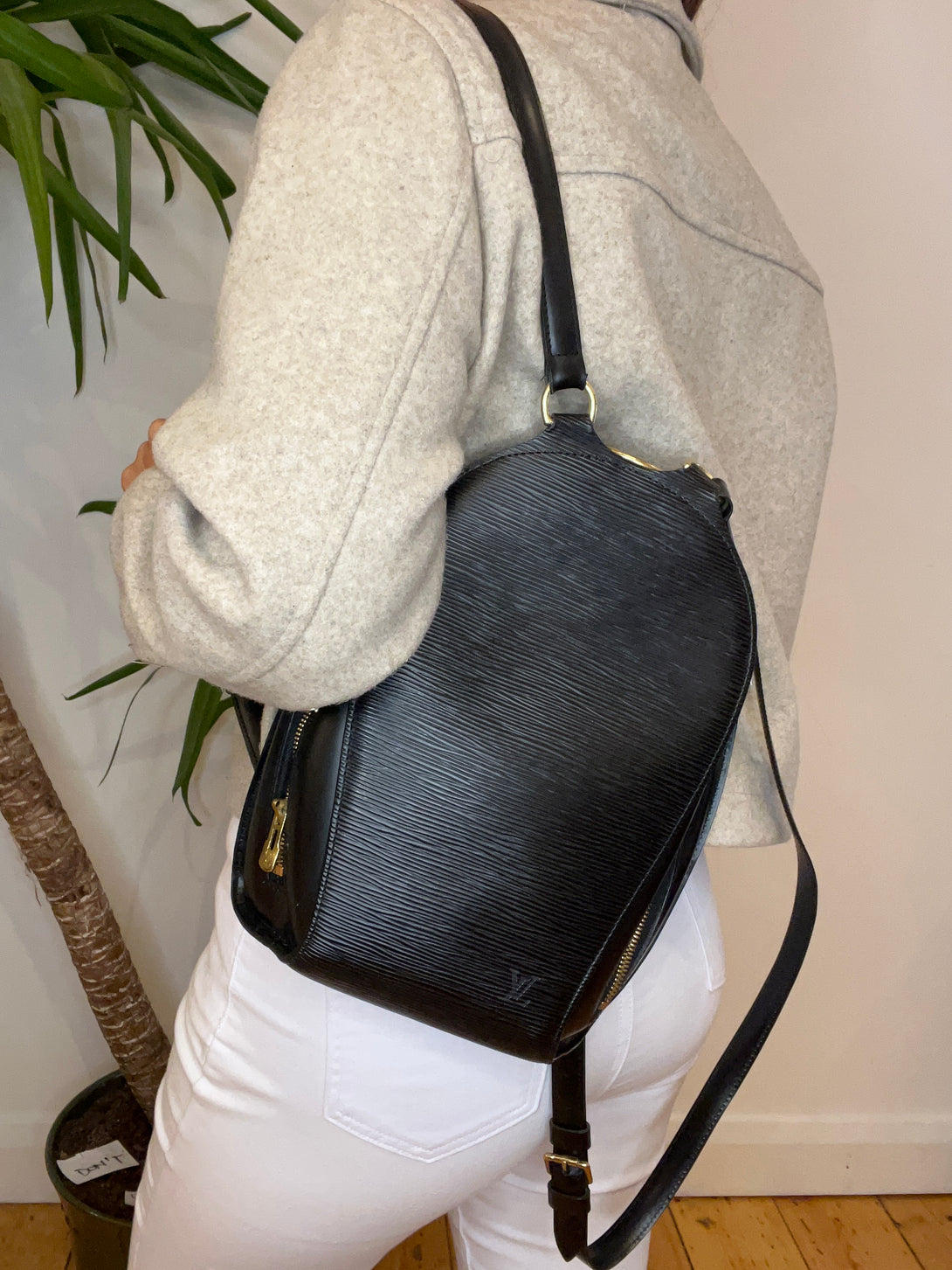 louis vuitton black epi backpack Louis Vuitton Black Backpack – Siopaella Designer Exchange