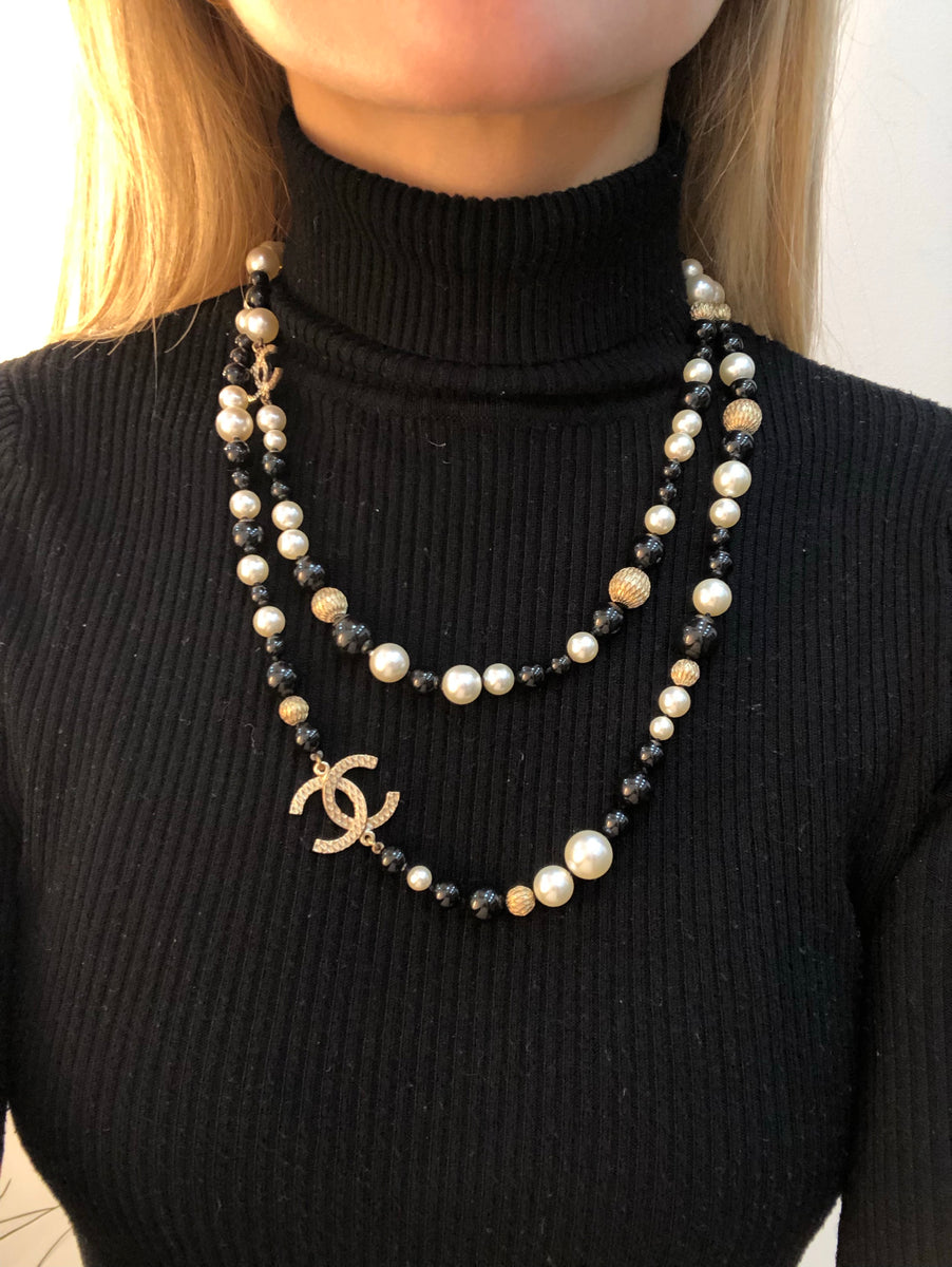 Chanel // Black, White & Silver Spring 2017 Pearl Necklace – VSP