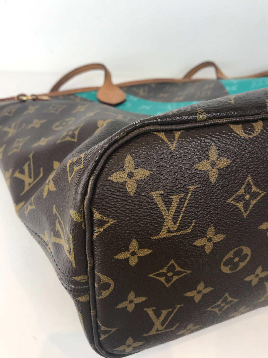 Louis Vuitton Monogram ‘Neverfull’ MM from the "V" Collection - Siopaella Designer Exchange